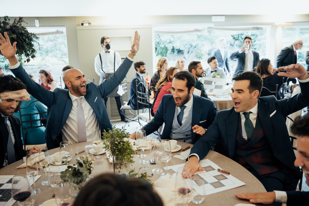 Invitados disfrutando del BingoBodas 4